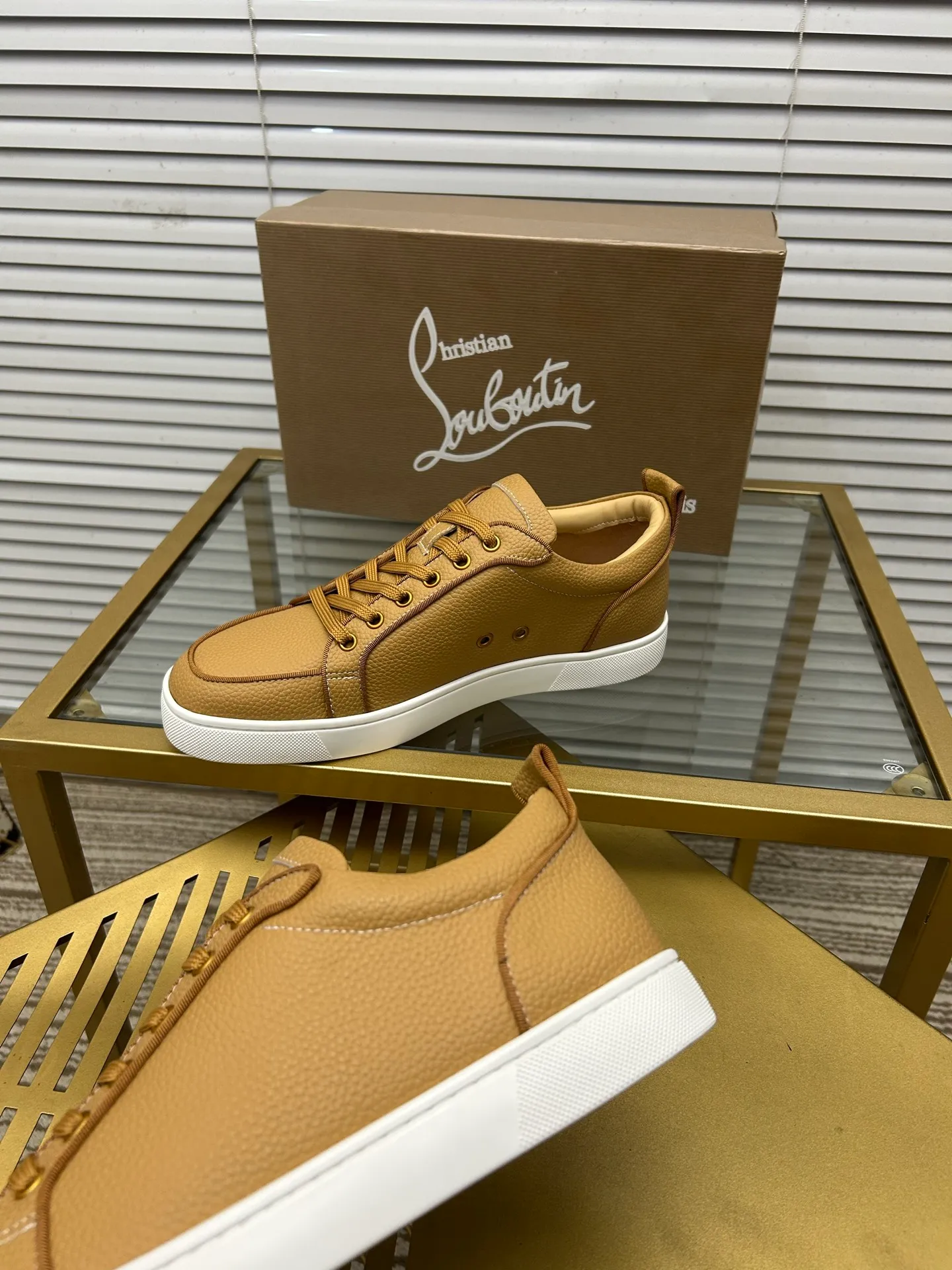 (Customized model) Ex-factory price is 480. christian louboutin (CL red sole shoes) counter series, casual sneakers for couples 📢 📢 📢 Exclusive hot style release 🎈🎈💪 Movable latex feet 👻 Finished outsole line [Proud] 😝Female 35-40# Male 38#-46, global supply😝 [Top version]: Original imported genuine leather upper, top original leather lining, original molded TPU outsole, original 1:1 detail processing, original shoe last,